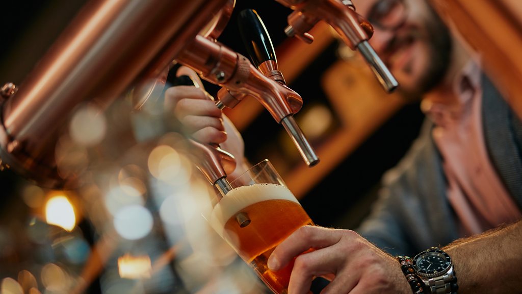 StephenNolan's tweet card. William Mayne from Bullhouse Brewery Belfast and Colin Neill from Hospitality Ulster.