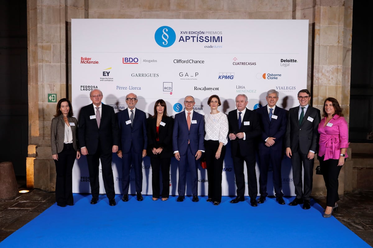 Esade's tweet card. Fluidra, VidaCaixa, Cáritas y la diplomática Lucía García también completan la terna de premiados en esta edición