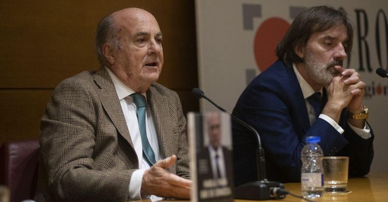 LaRegion's tweet card. El juez jubilado Manuel García Castellón acudió al Foro La Región para presentar su libro “Habla, para que se conozca”