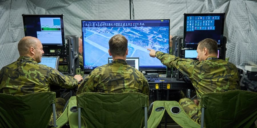 AnnaKubista's tweet card. L’armée tchèque a décidé de s’associer à un réseau de radioamateurs dans toute la Tchéquie afin de parer aux situations de crise.