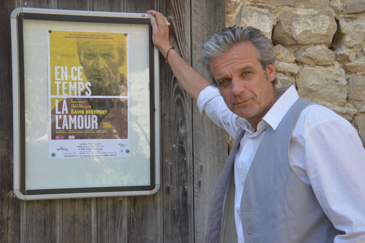 Fansdavidb's tweet card. L’acteur à succès était en résidence artistique à l’Ane Vert, où il présentera sa pièce les 25 et 26 mai prochains. Un choix du cœur pour cet amoureux de Fontainebleau.