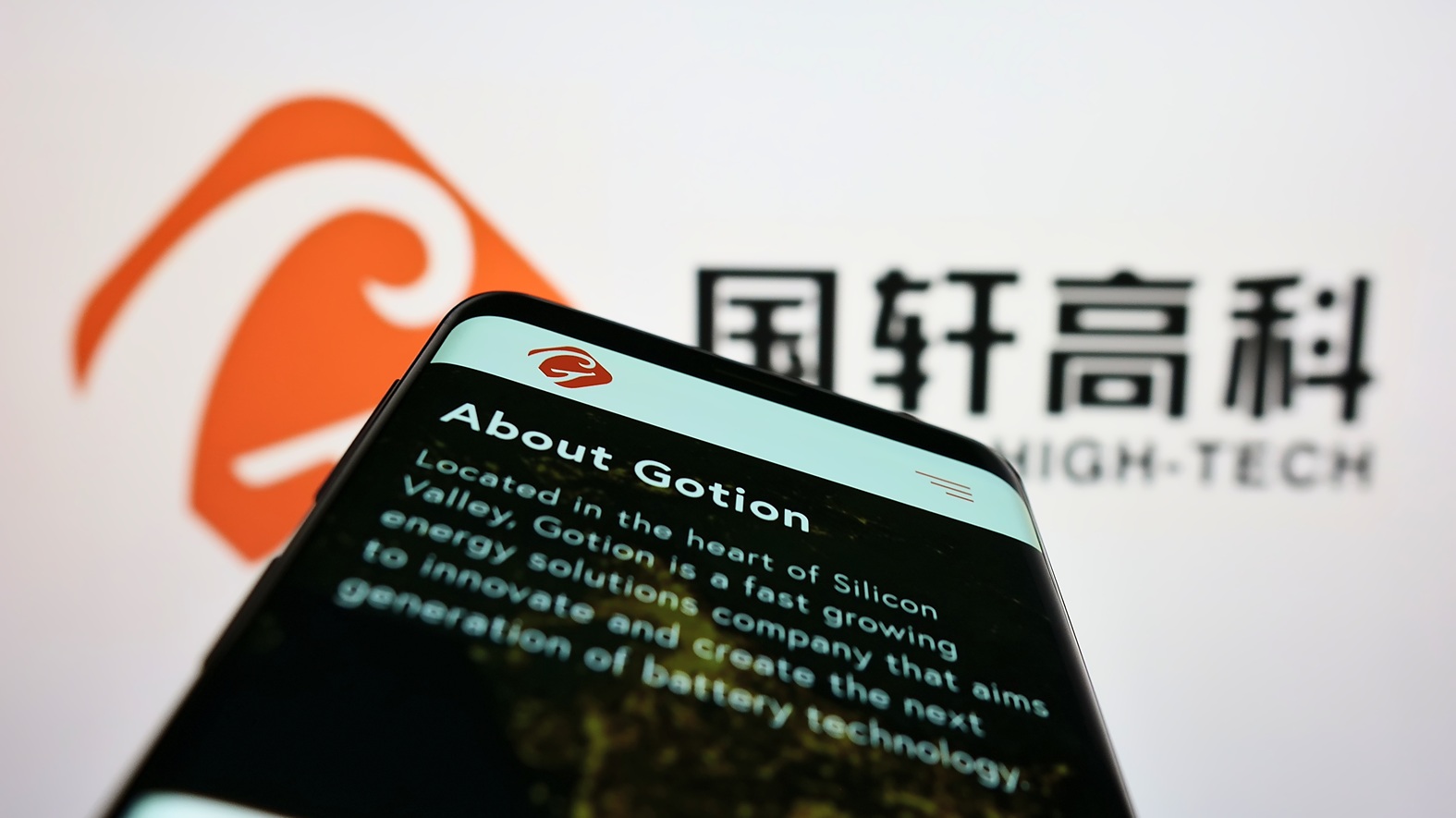 SOAS_CI's tweet card. Dominika Remžová analyses two Chinese investments in Slovakia – Volvo’s EV plant in Valaliky and Gotion InoBat Batteries’ (GIB) in Šurany.