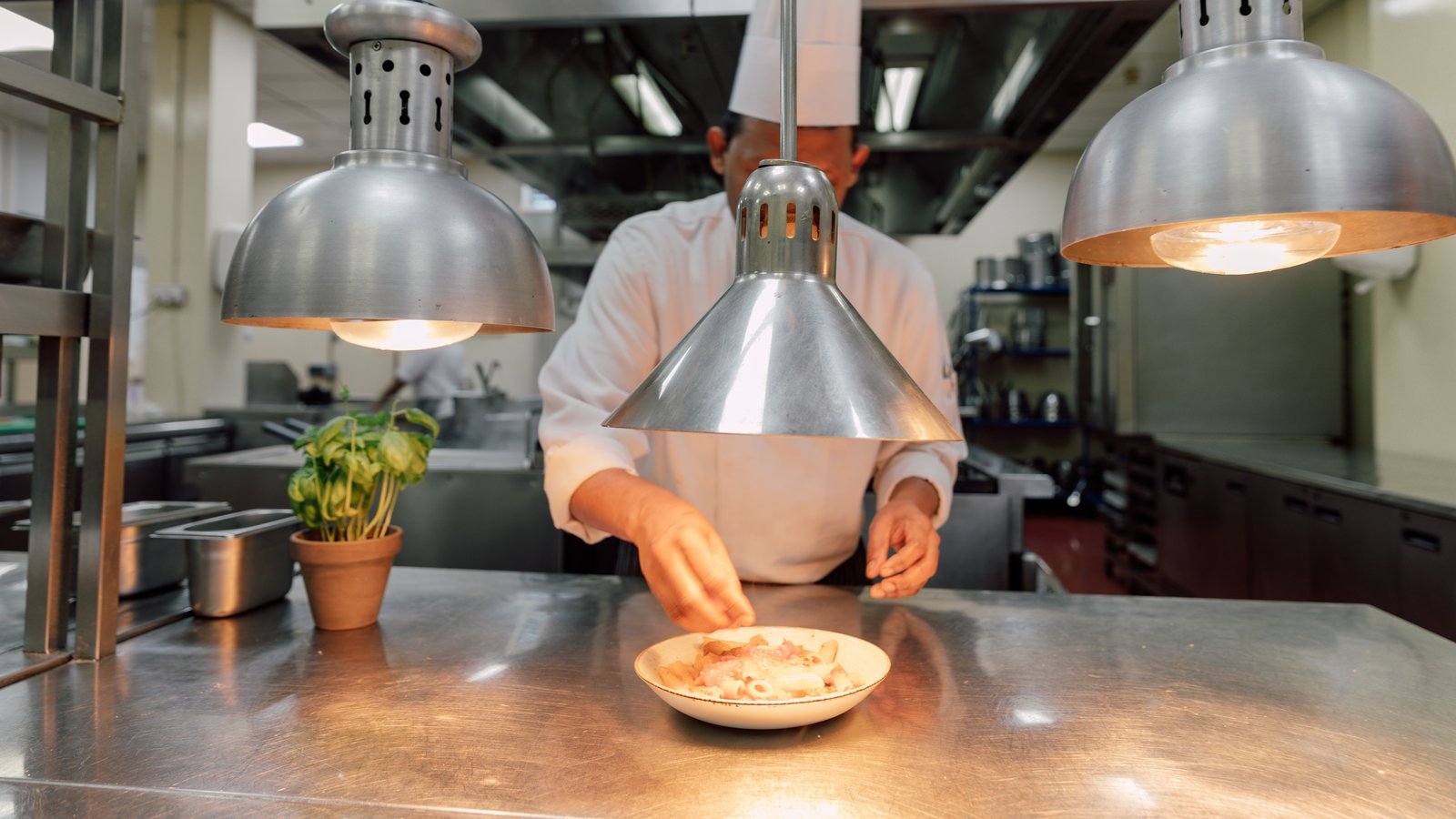 RTEBrainstorm's tweet card. Restaurants are closing on a weekly basis due to rising costs, but Irish consumers are also spending €2.2 billion a year on food delivery