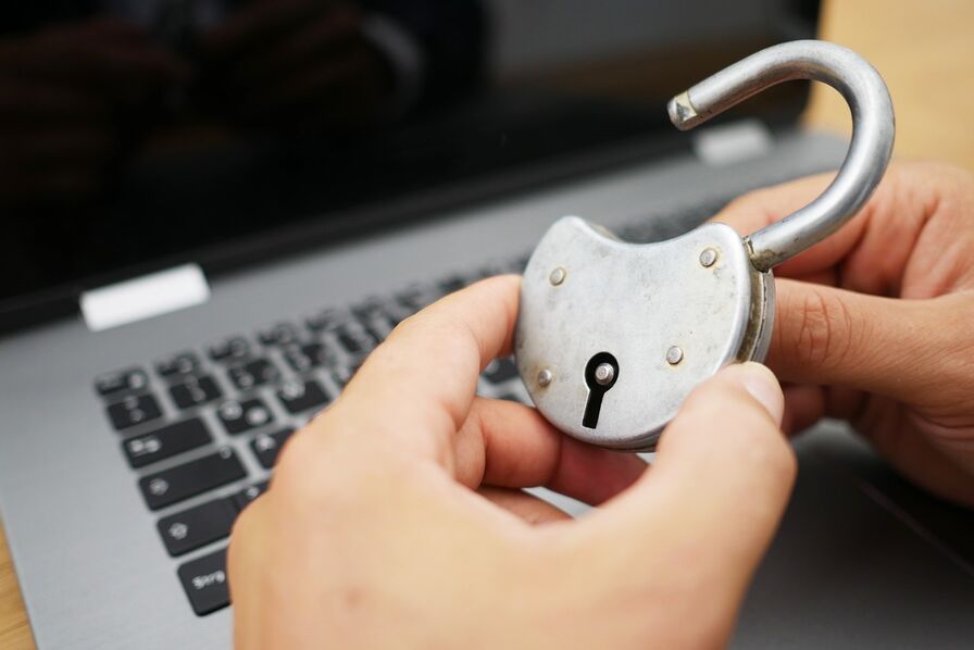 RLDI_Lamy's tweet card. Retardée par la dissolution de l'Assemblée nationale, la procédure d'adoption de la loi de transposition de la directive NIS 2 arrive enfin...-Data Protection