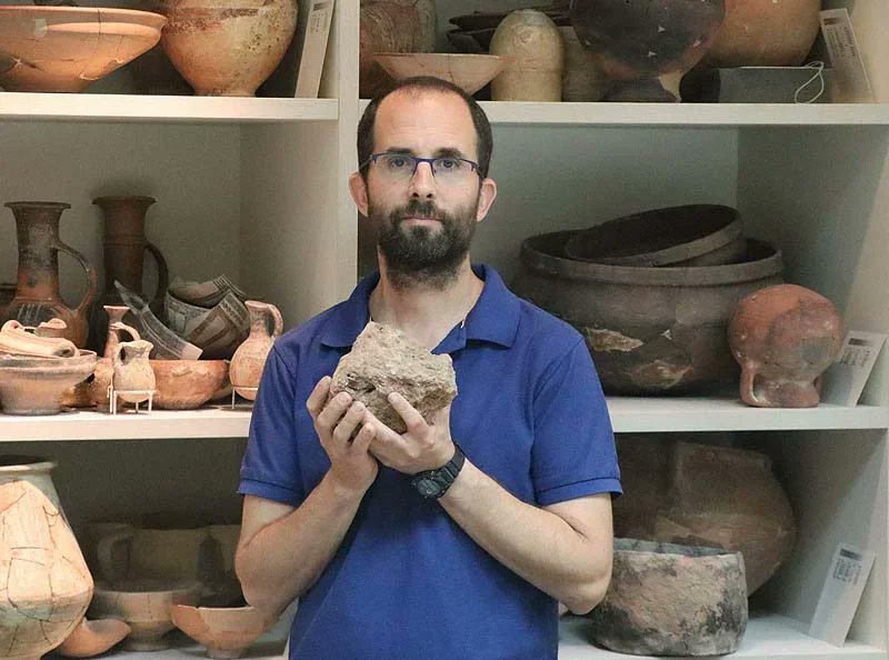 ShellMiddy's tweet card. To truly understand ancient conflicts, scientists are turning to archaeomagnetism—a method that reads the Earth’s magnetic memory stored in scorched remains.