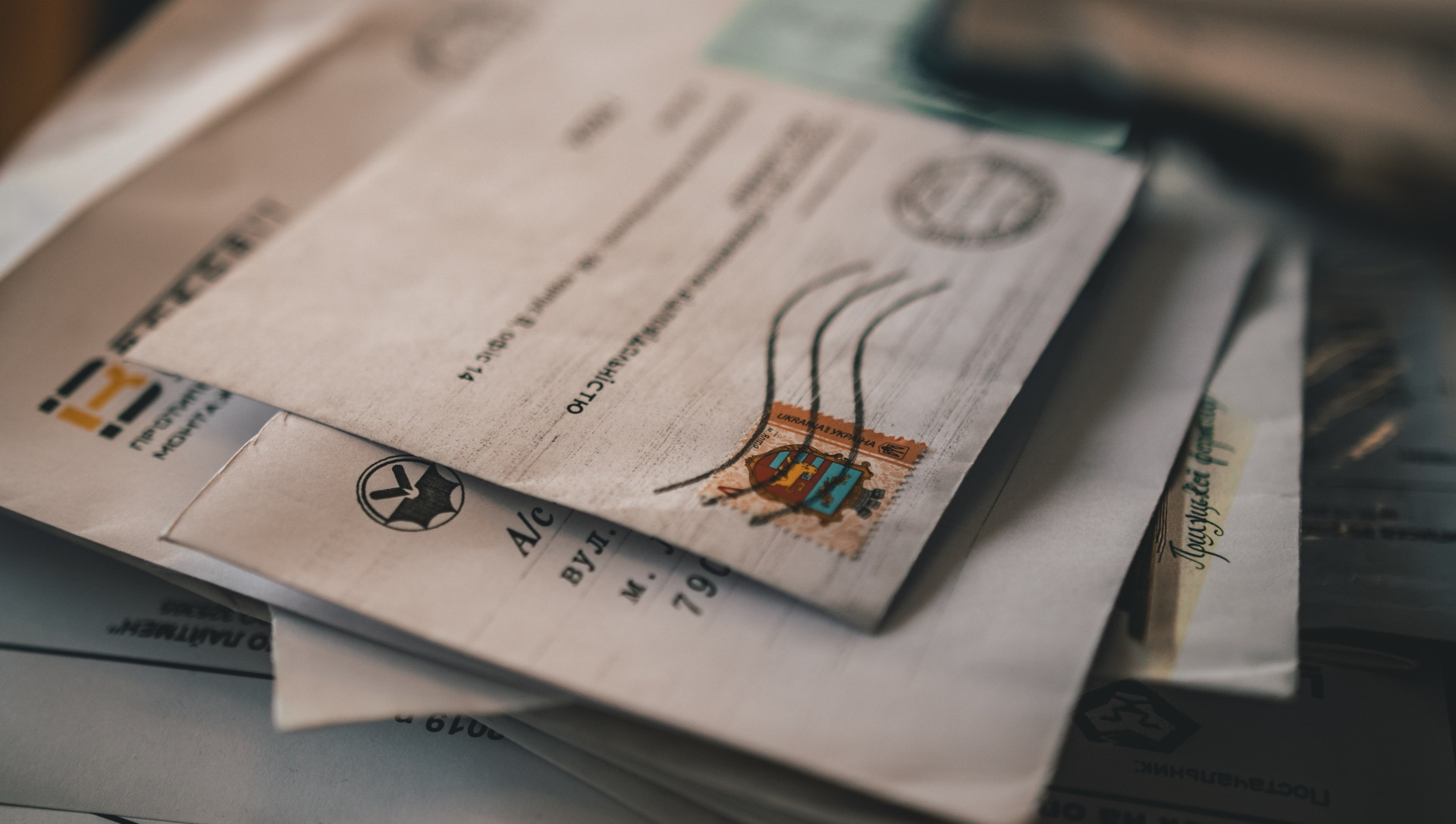 SKleanthous's tweet card. What is exactly-once delivery guarantee, a proof of its impossibility, and why not everything is lost.