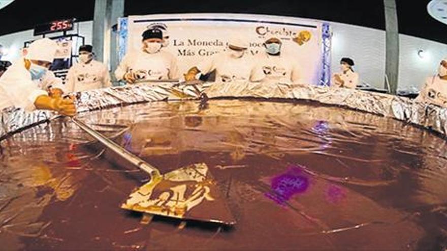 CHIMOCASINOS's tweet card. Los efectos saludables se logran consumiendo todos los días alguna pieza con más del 60% de pureza. Investigadores españoles descubren que el alimento suaviza la hipertensión y rebaja los niveles de...