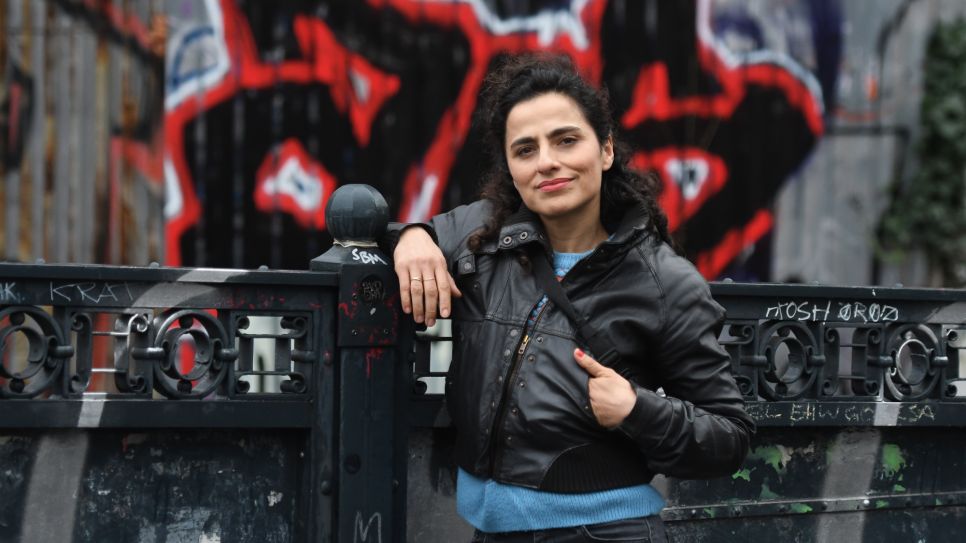 gorkitheater's tweet card. Die Schauspielerin Sesede Terziyan ist derzeit auf der Bühne wie im Film gleichermaßen präsent: Als festes Ensemblemitglied am Maxim-Gorki-Theater spielt sie ab April hier die Hauptrolle in "Unser...