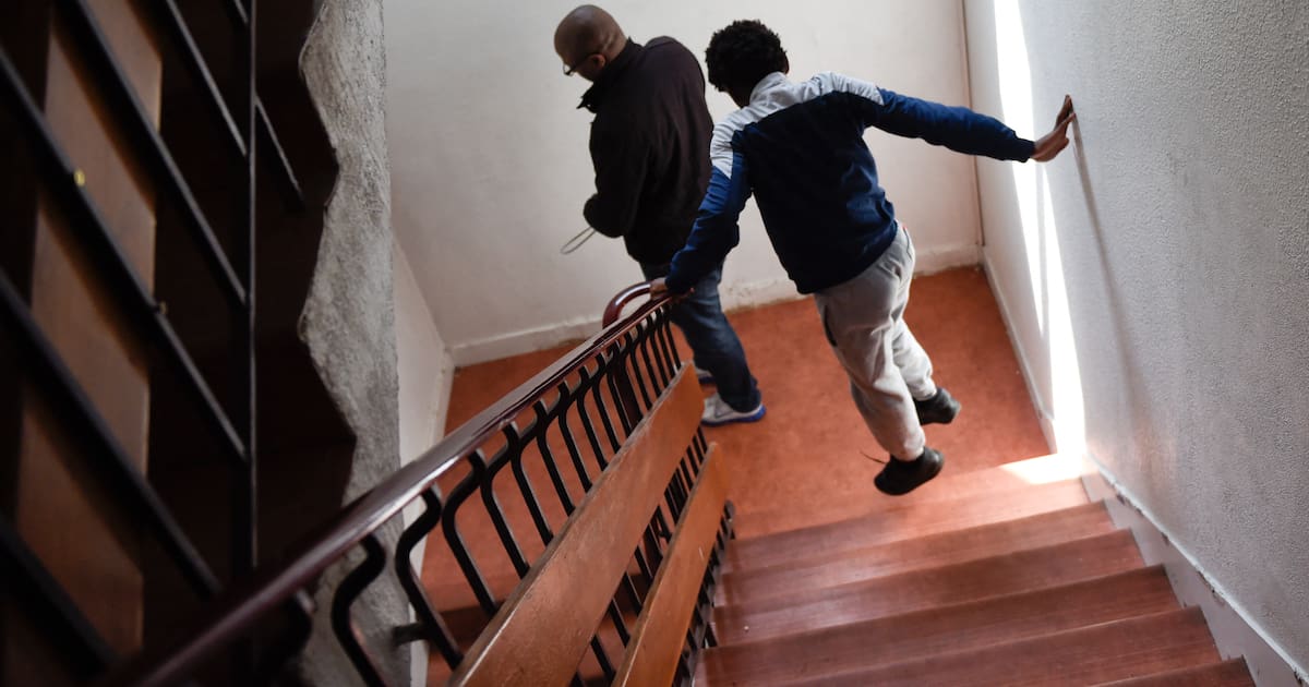 libe's tweet card. Ce mercredi, la protection judiciaire de la jeunesse est en grève pour dénoncer un plan social. Trois éducateurs racontent à «Libé» comment ces suppressions de postes risquent de nuire aux conditions...