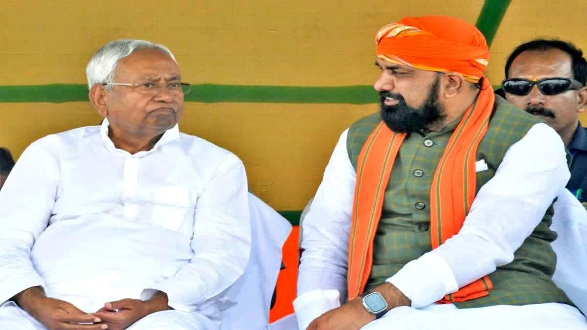 sambad_odisha's tweet card. ବିହାରରେ ନୂତନ ସରକାରଙ୍କ ଶପଥ ଗ୍ରହଣ ପରେ, ମନ୍ତ୍ରୀମାନଙ୍କ ମଧ୍ୟରେ ବିଭାଗ ବଣ୍ଟନ କରାଯାଇଛି। ଜେଡିୟୁ ଅର୍ଥ ବିଭାଗକୁ ନିଜ ପାଖରେ ରଖିଥିବାବେଳେ ଗୃହ ବିଭାଗକୁ ବିଜେପିକୁ ପ୍ରଦାନ କରିଛି ।