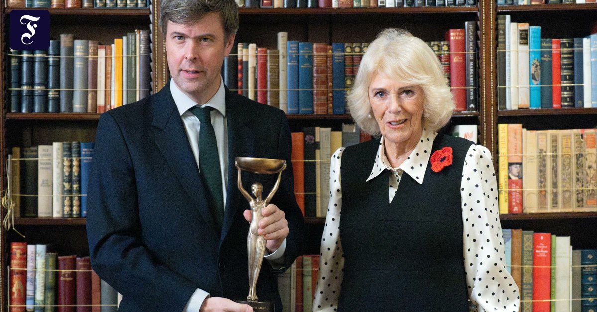 lou_kowski's tweet card. Der diesjährige Booker-Prize-Gewinner David Szalay ist ein Mann, der über Männer schreibt. Angeblich eine Seltenheit. Stimmt das?