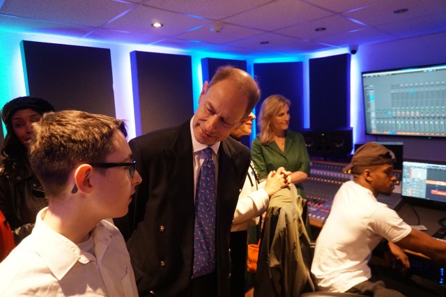 TipsManPR's tweet card. On Tuesday 2nd May, their Royal Highnesses The Duke and Duchess of Edinburgh came and visited Beatsabar Music Project in Wolverhampton, to meet with its service users and share in their preparation…