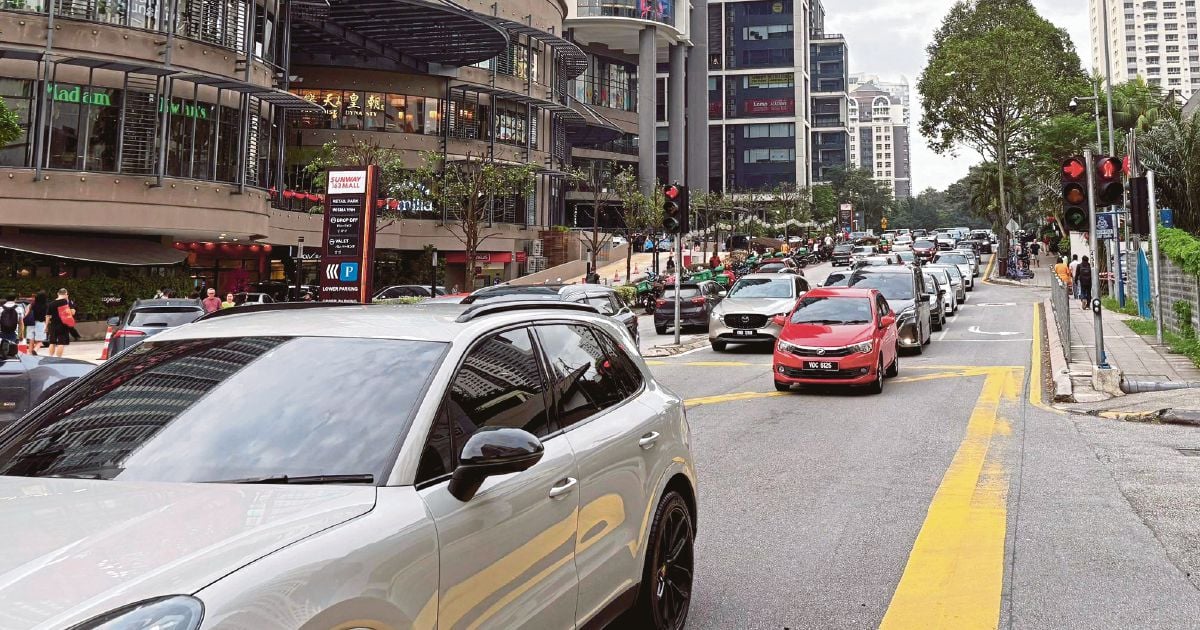 NST_Online's tweet card. KUALA LUMPUR: Residents of Mont Kiara want the authorities to tackle the increasingly congested traffic in the area, made worse by recent development projects, forcing them to spend long hours in...