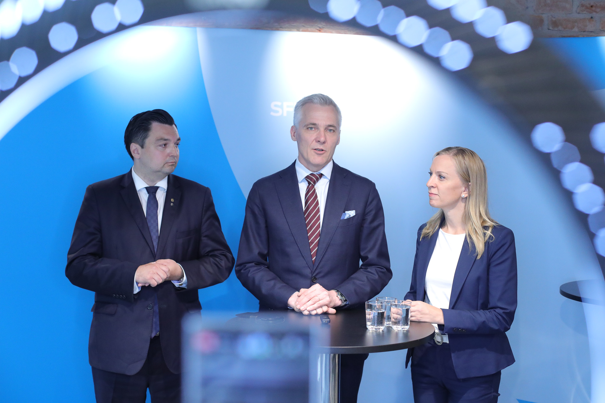 sfprkp's tweet card. Suomen ruotsalaisen kansanpuolueen hallitus ja Ruotsalaisen eduskuntaryhmä kokoontui tiistaiaamuna päättämään RKP:n ministereistä.