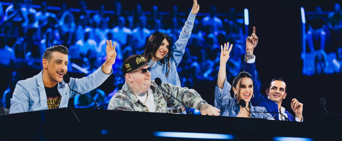 361_magazine's tweet card. Il quinto Live Show di X Factor 2025 è stato una serata ad alta tensione, decisiva per i concorrenti ormai a un passo dalla semifinale.