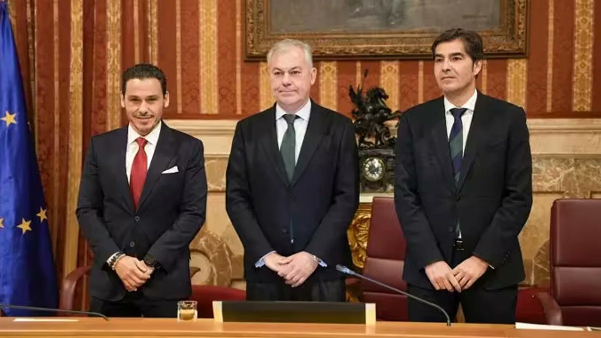 orgullobiri's tweet card. Noticias: Sevilla FC y Betis se suman a una campaña del Ayuntamiento contra el acoso escolar y el ciberacoso.