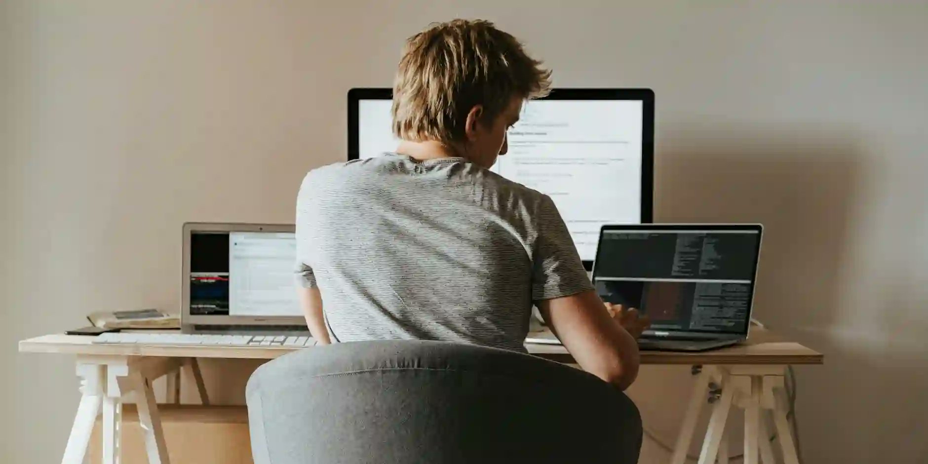 mobo's tweet card. Discover how hiring Rust developers can help you build safe, high-performance software. Learn more about their expertise and benefits.