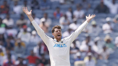 weRcricket's tweet card. We look what Santner did with the ball — compared to the Indian spinners — that made him unplayable in the second Test in Pune