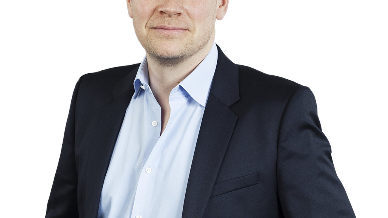 zeitonline's tweet card. Deutschland muss endlich lernen, ehrlicher zu debattieren. Ein stabiles Gemeinwesen darf sich von Einheizern nicht davon abhalten lassen, seine Schmerzpunkte zu benennen.