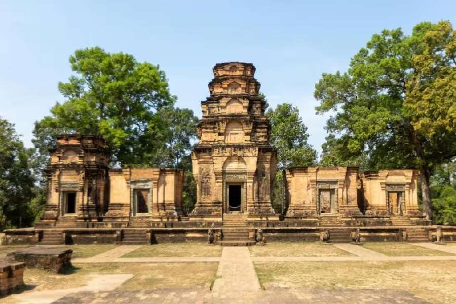 opinion_tt's tweet card. From the late 20th century, as Hindutva politics consolidated itself in India, there has been a natural tendency to seek to dig deep to analytically uncover its roots