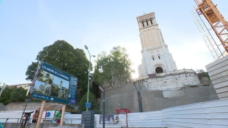 RevPermanente's tweet card. À Valence, les archéologues se mobilisent face à une austérité qui détruit le patrimoine