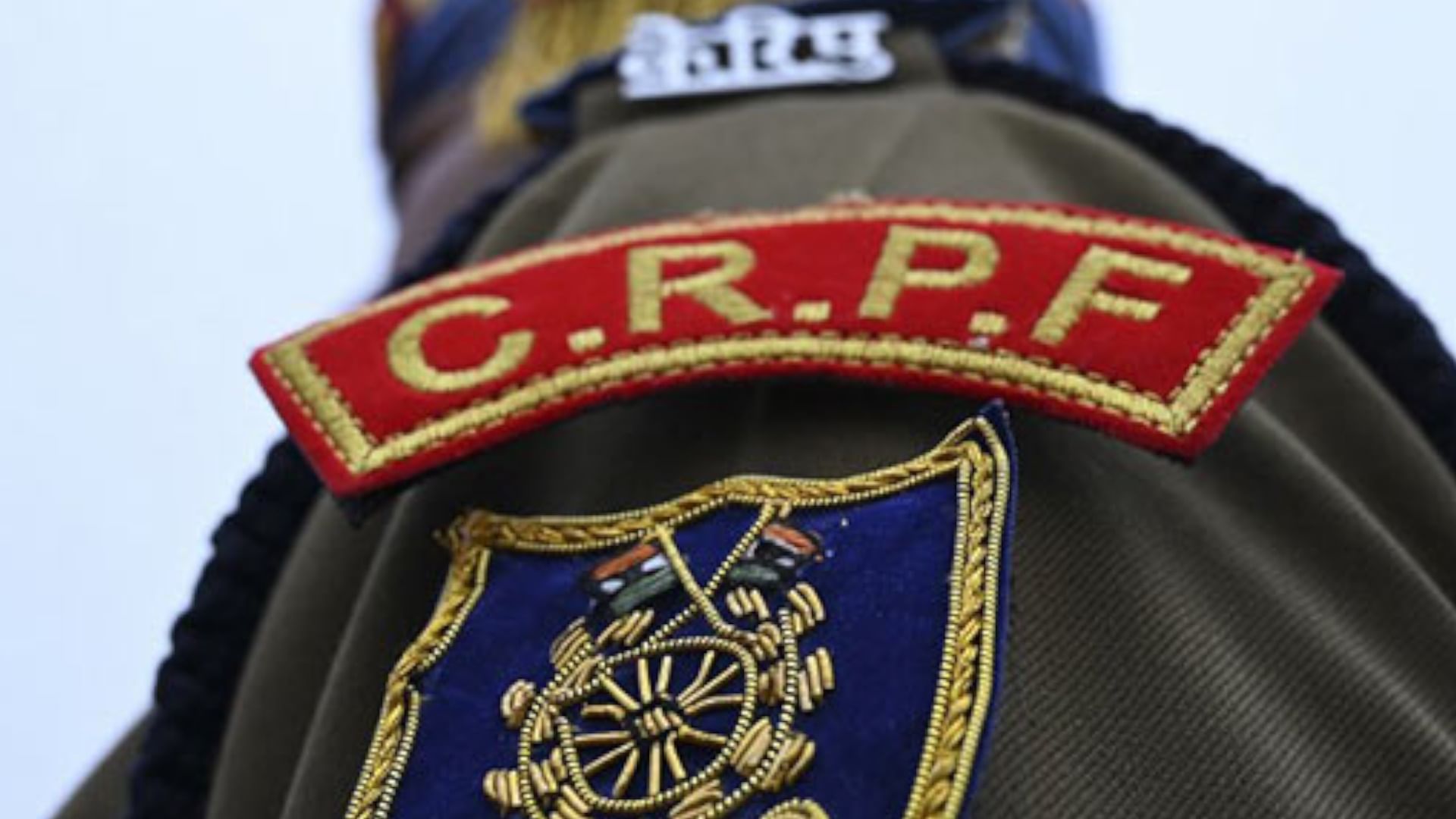 journo_jitendra's tweet card. CRPF: कौन है सीआरपीएफ अफसर, जो हुआ ‘हनी ट्रैप’ का शिकार? हुस्न के चक्कर में नहीं दिखा PAK इंटेलिजेंस ऑपरेटिव, Who is the CRPF officer who fell