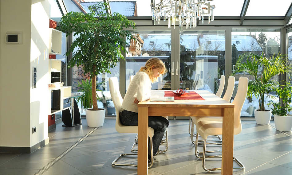 GlassNewsmag's tweet card. An investment of over £1.5 million by glass processor GLASSOLUTIONS will help its customers to respond to growing consumer demand for oversized pieces of glass as the trend to refurbish and extend...