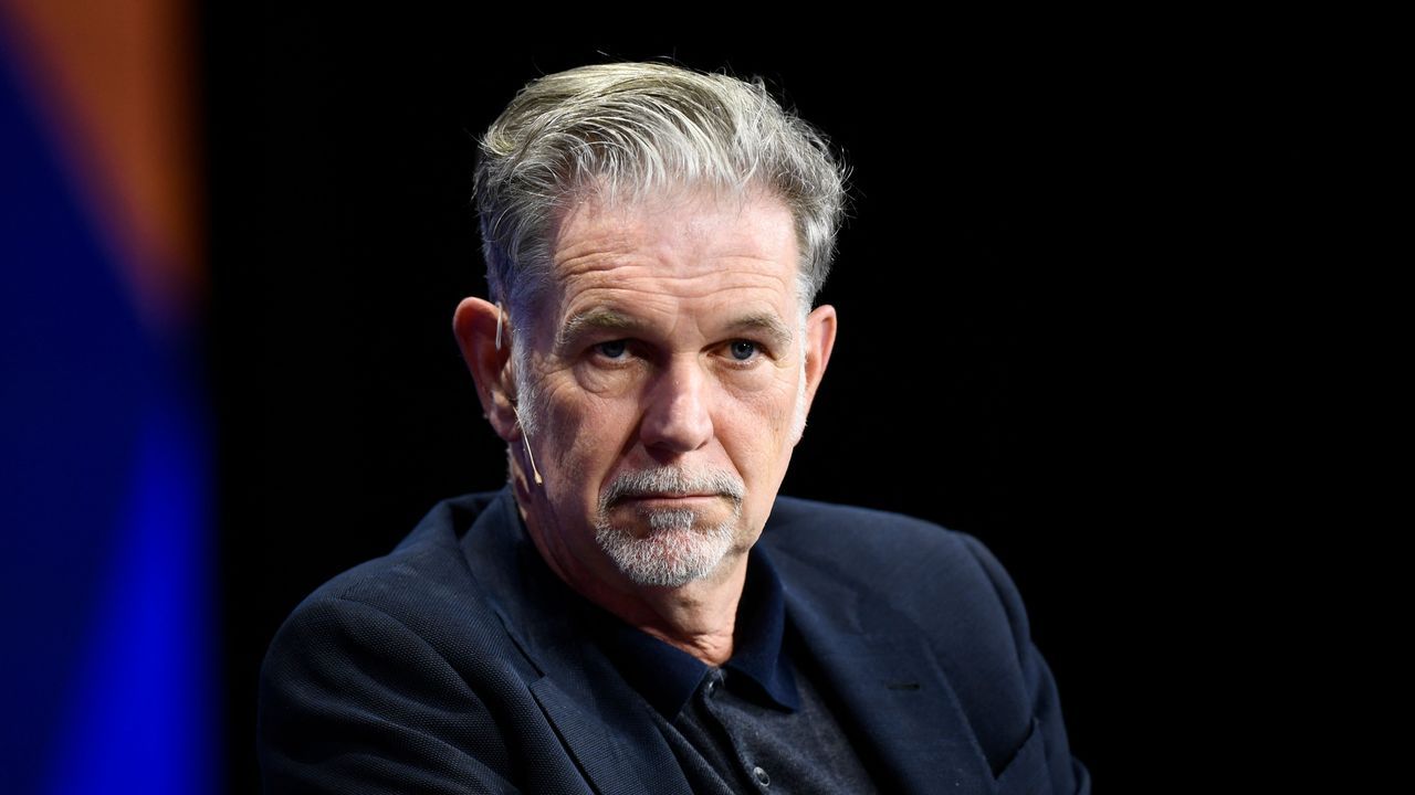 wired_jp's tweet card. Netflixの会員数が10年ぶりに減少に転じ、2022年も「200万人の加入者を失う」との予想を発表した。しかし、ネットフリックスには「広告」という秘策がある。