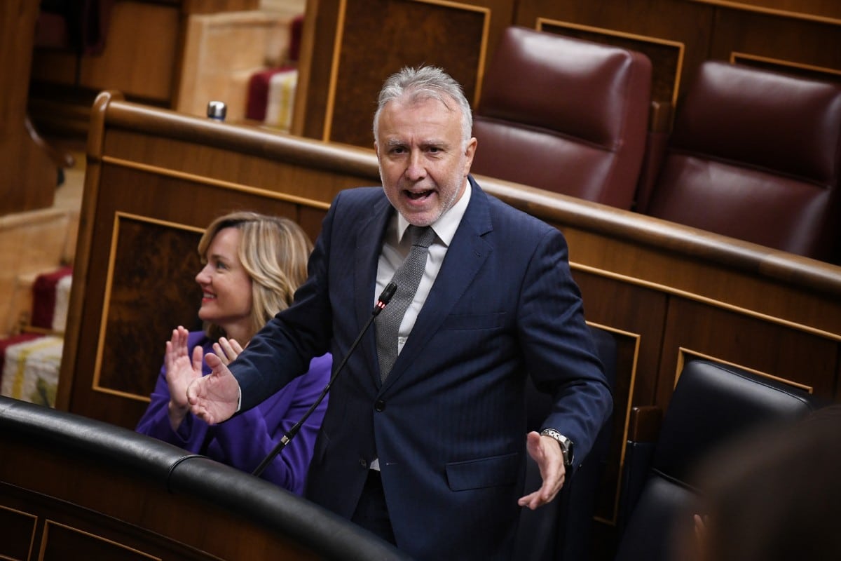 rubnpulido's tweet card. El Gobierno parece estar dispuesto a ceder competencias de extranjería a Cataluña, en lo que se percibe como una maniobra para asegurar el respaldo de Junts