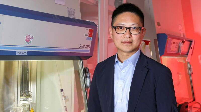 PWr_Wroclaw's tweet card. Prof. Li Tang from the École Polytechnique Fédérale de Lausanne has received the Lem Prize 2025. The award committee recognized his groundbreaking discoveries related to the functioning of the immune...