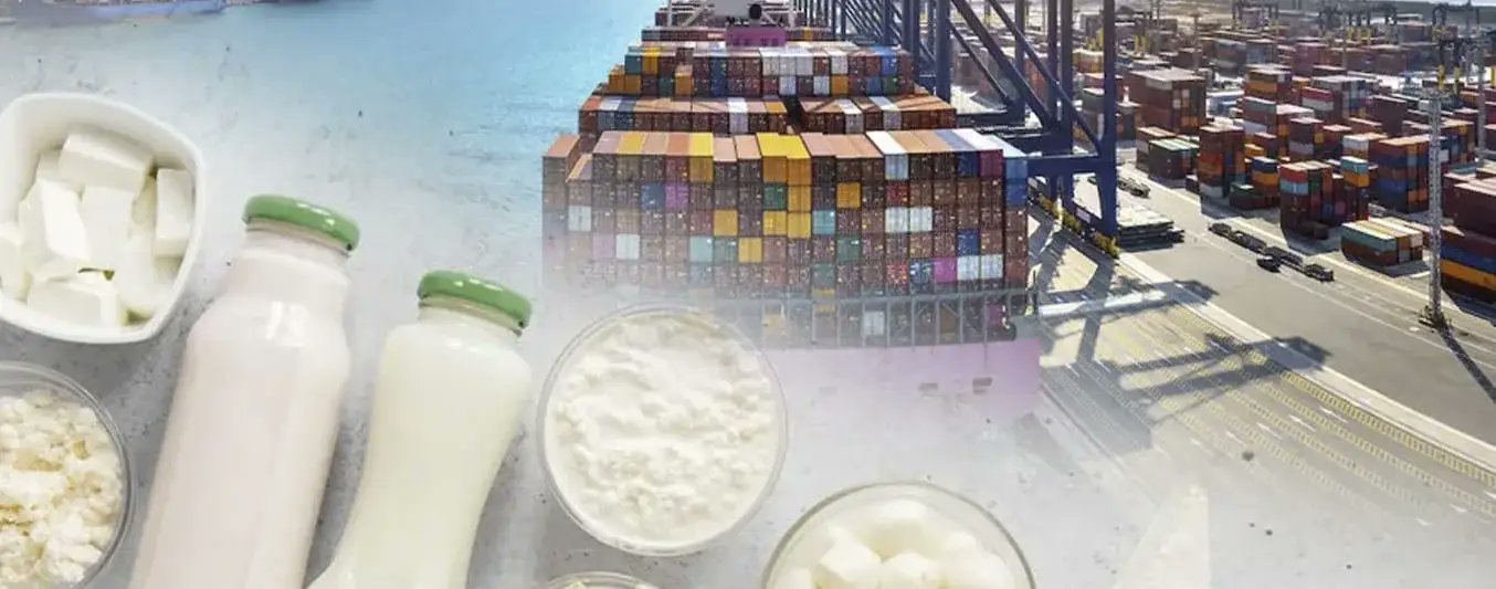 ObservatorioTLC's tweet card. Entre enero y agosto ingresaron más de 49 mil toneladas de leche y derivados, 13 % más que en 2024. El aumento de compras externas agrava la competencia para los ganaderos locales, que enfrentan...