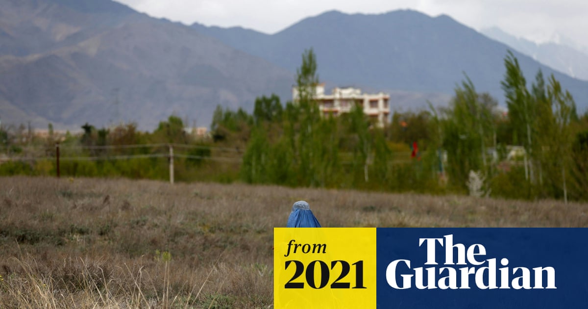 sarahbmalik's tweet card. A young female journalist describes the panic and fear of being forced into hiding as cities across Afghanistan fall