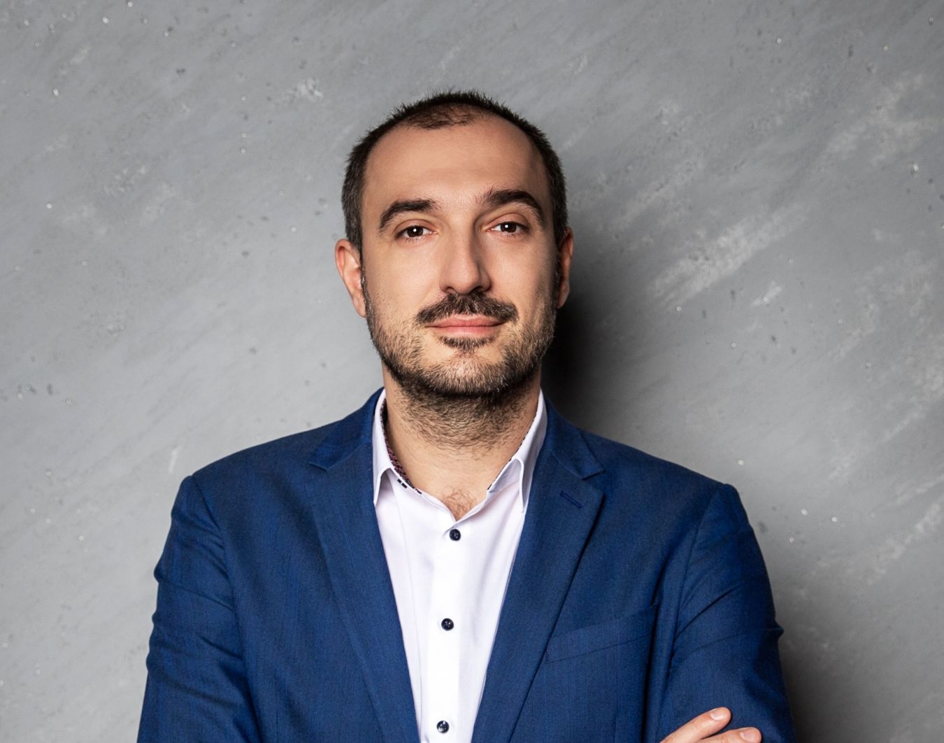 Advertising4URO's tweet card. Cererea pentru spații industriale și logistice în Europa, inclusiv România, va crește semnificativ în următorii ani, impulsionată de investițiile strategice în apărare, energie verde, materii prime...