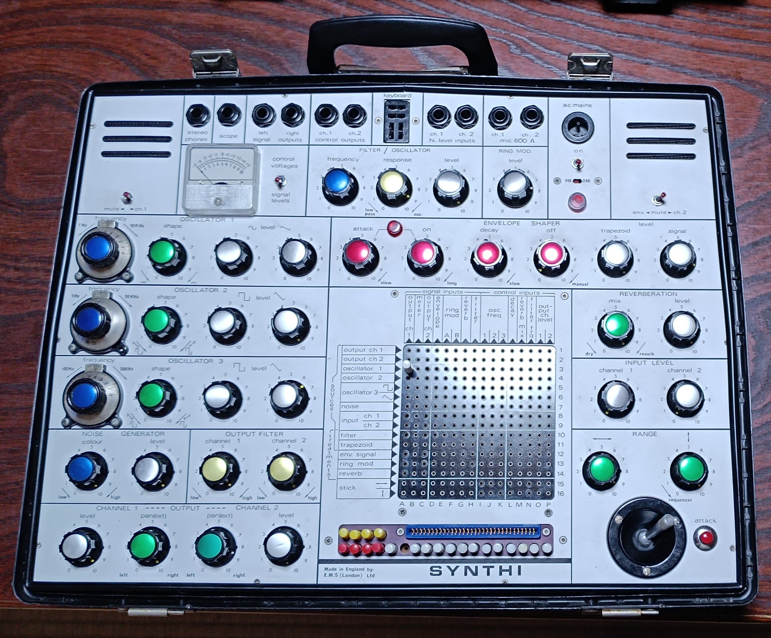 five_state's tweet card. お客様より、電源を入れても「ブー」という音しか出ない、EMS SYNTHI-Aの修理を受け付けました。 SYNTHI-Aといえば、坂本龍一がパフォーマンスでよ…