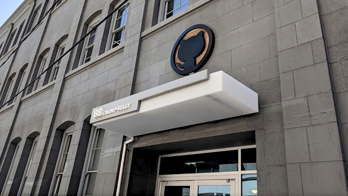 viadescapetv's tweet card. Tras la renuncia de su CEO, Thomas Dohmke, la plataforma inicia una nueva etapa al integrarse más estrechamente con CoreAI.