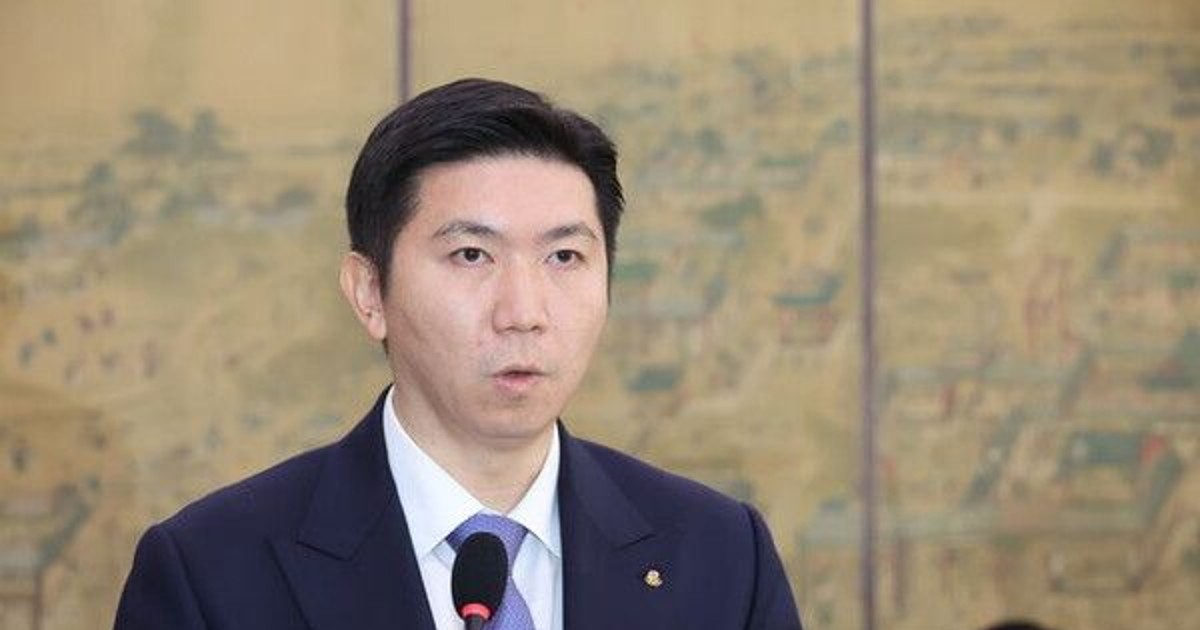 seablue2182's tweet card. 사진 = 뉴시스   유승민 대한체육회장이 대한탁구협회장 시절 후원금 인센티브 차명 수령 의혹으로 경찰 수사를 받고 있는 가운데 혐의가 사실로 드러날 경우 사퇴하겠다고 밝혔