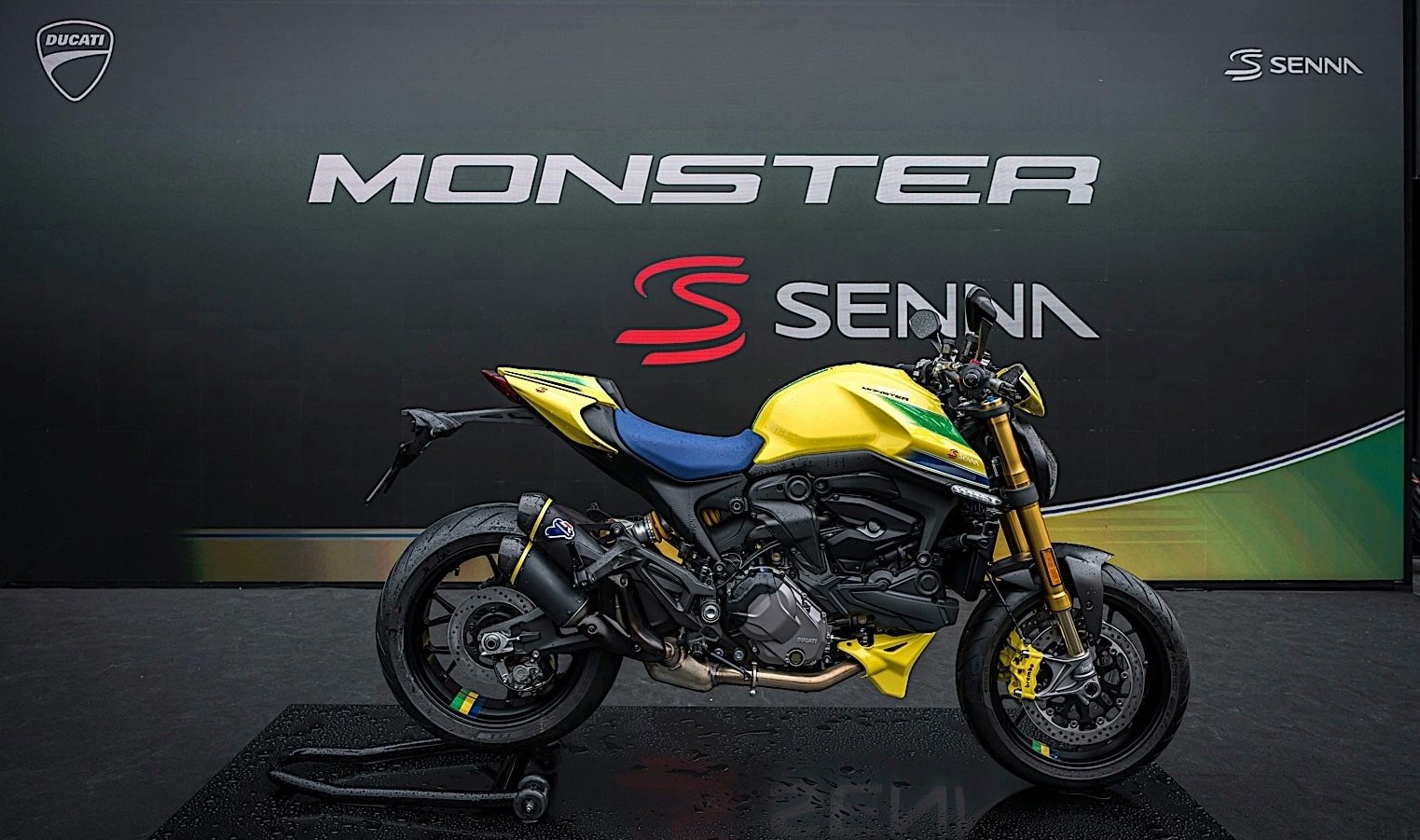 WebMotors's tweet card. Com apenas 341 unidades, edição limitada da nervosa naked homenageia o falecido piloto brasileiro de Fórmula 1