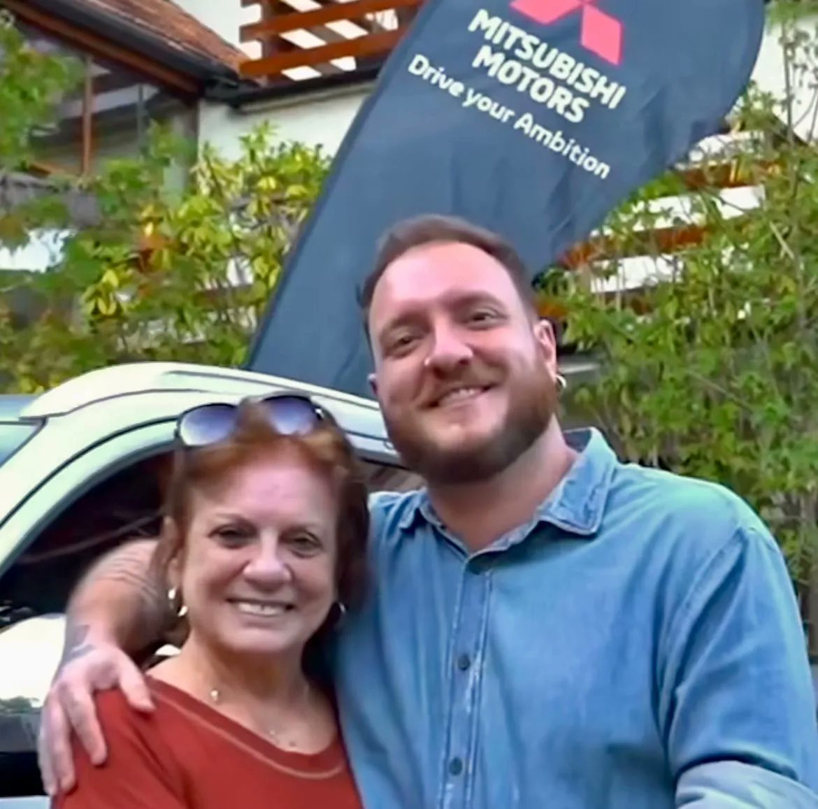 WebMotors's tweet card. Levei minha mãe para fazer trilha no Dia das Mães!