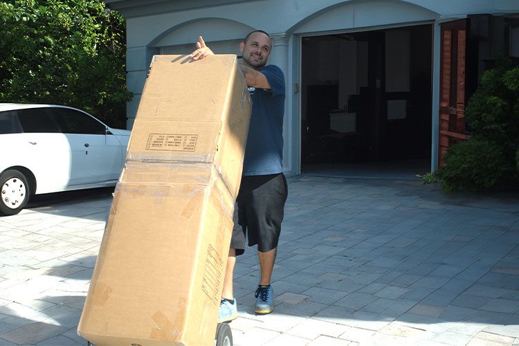 CC_Moving's tweet card. A Guide to Long-Distance Moving will help you to understands the unique challenges of relocating across vast distances.