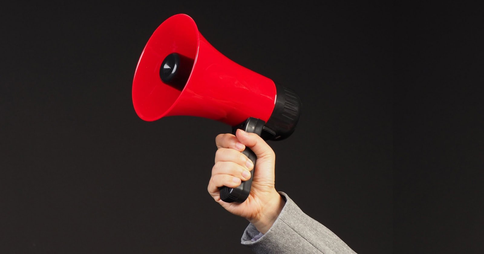 wizconsults's tweet card. Google has integrated its Gemini 3 Pro model into Search, enabling interactive, tool-based responses like calculators and comparison tables, which alters user engagement and click-through patterns.