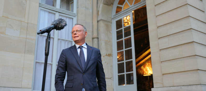 adia66's tweet card. Édouard Philippe a justifié devant les maires, mercredi 19 novembre, son appel lancé à Emmanuel Macron d'organiser une présidentielle anticipée dans la foulée du vote du budget. L'ancien Premier...