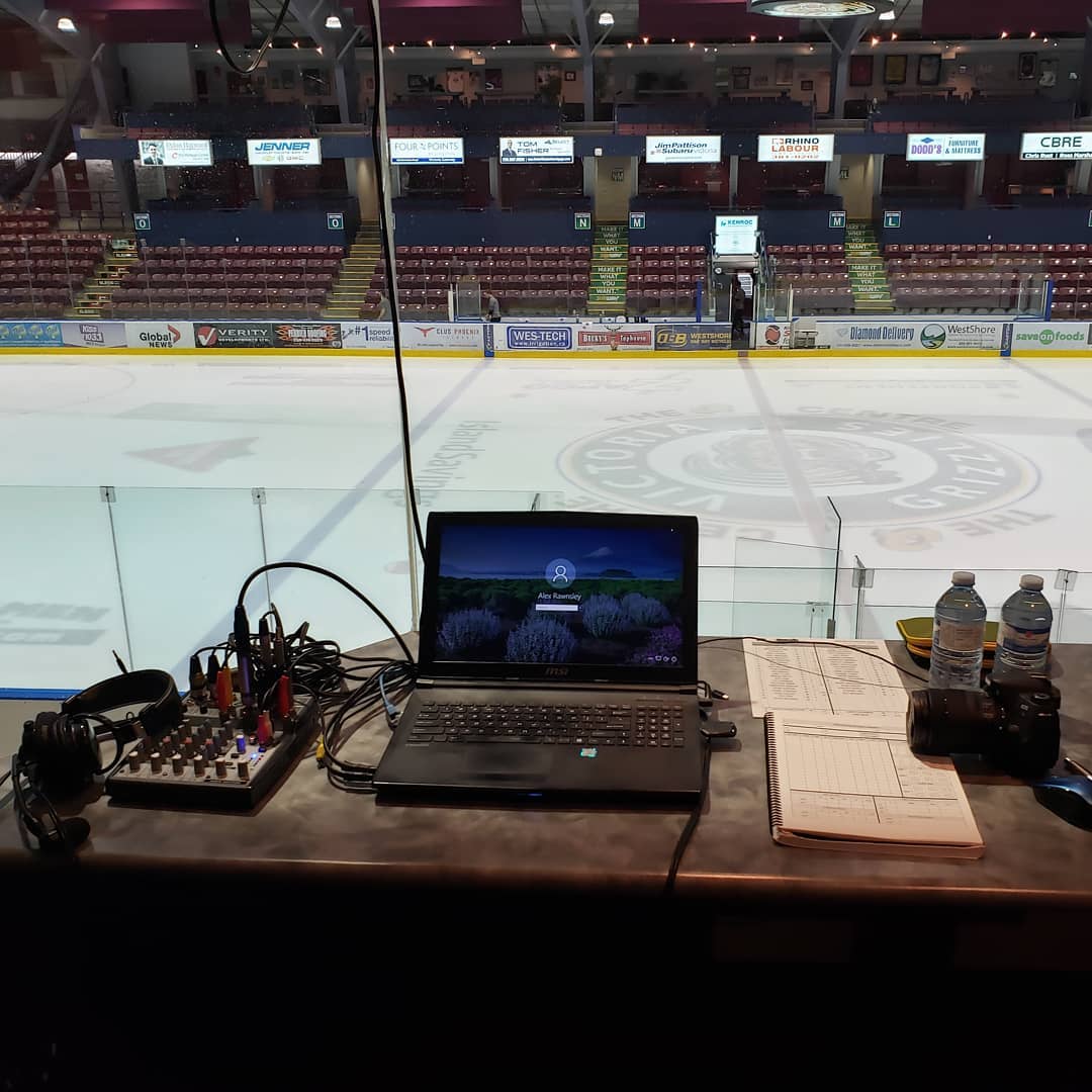 sportscastlife's tweet card. How to master the art of the pregame show with tips on blending stats, storytelling, and structure for a great broadcast every time!