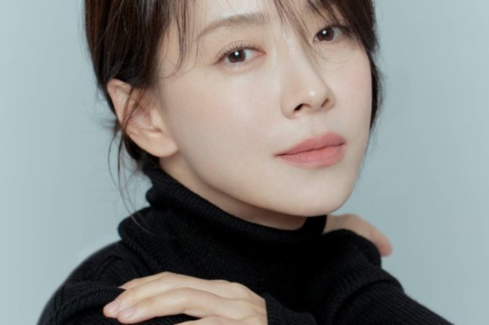 ksnapp_offcl_kr's tweet card. 송지효 측이 부친 빚투 의혹에 강경 대응을 예고했습니다.