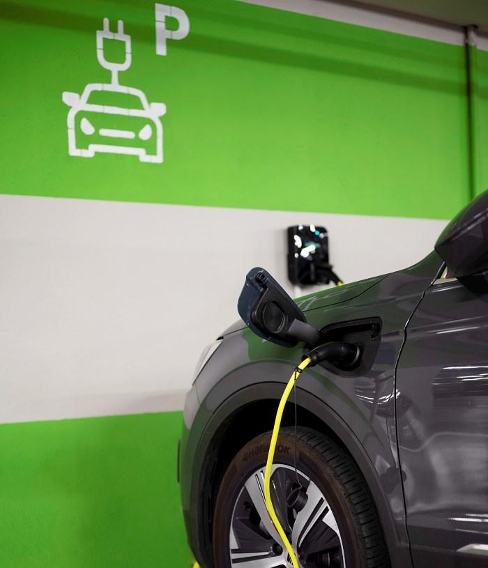 boadilladigital's tweet card. Carga bidireccional, usar la energía del coche para enchufar herramientas, respaldar tu hogar en un corte puntual o gastar menos