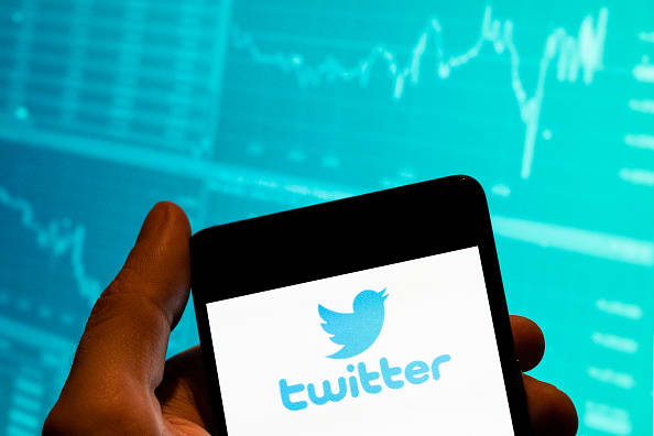 eToro's tweet card. Starting Thursday, Twitter will give users the option to buy and sell stocks and other assets from eToro, the company told CNBC exclusively.