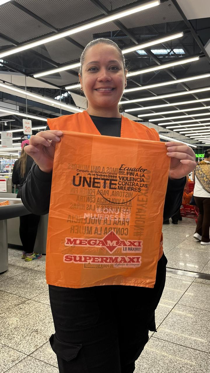 unpguayas_'s tweet card. Corporación Favorita, junto a Fundación Favorita, Supermaxi, Supermercados Akí y su filial de e-commerce Tipti,...