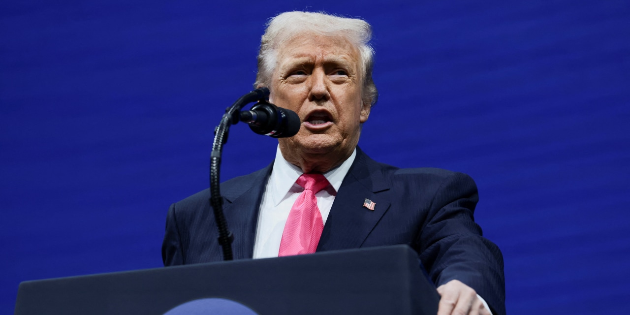 WSJ's tweet card. Ukraine’s president says he faces ‘very difficult choice’ over the administration’s 28-point plan, which would hand concessions to Russia.