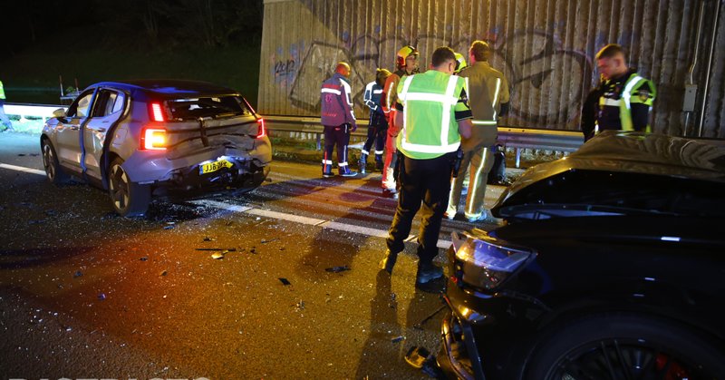 Veel schade na kop-staart aanrijding A4 Rijswijk