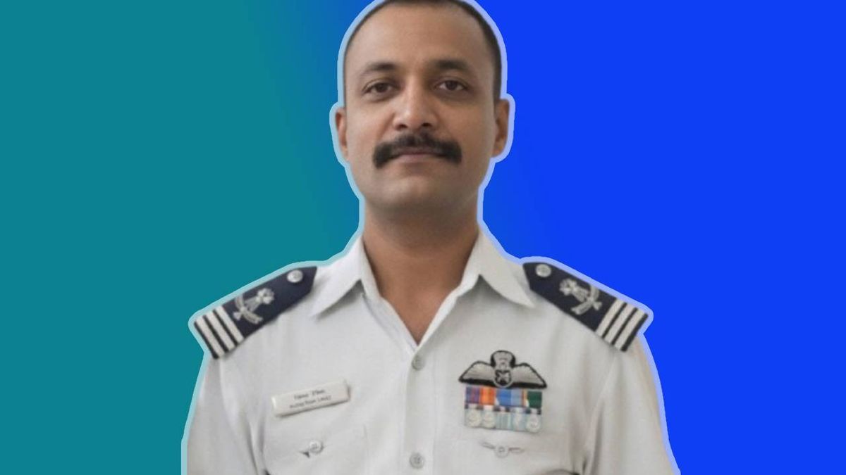 sambad_odisha's tweet card. ଶୁକ୍ରବାର ଦିନ ଦୁବାଇ ଏୟାର ସୋ ସମୟରେ ଦୁର୍ଘଟଣାଗ୍ରସ୍ତ ହୋଇଥିବା ଭାରତୀୟ ବାୟୁସେନା (IAF)ର ଏକ ତେଜସ୍ ଲଢ଼ୁଆ ବିମାନର ପାଇଲଟଙ୍କ ପରିଚୟ ମିଳିଛି । ସେ ହେଉଛନ୍ତି ୱିଙ୍ଗ କମାଣ୍ଡର ନମାଂଶ  ସ୍ୟାଲ । ସେ ହିମାଚଳ ପ୍ରଦେଶର କାଙ୍ଗଡ଼ା...