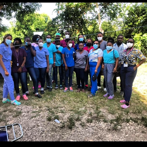 Frantzduval's tweet card. Face au séisme dévastateur du 14 août 2021, les facultés de médecine et autres regroupements de professionnels de santé ne sont pas restés indifférents. Ils sont montés au front dès le premier jour,...